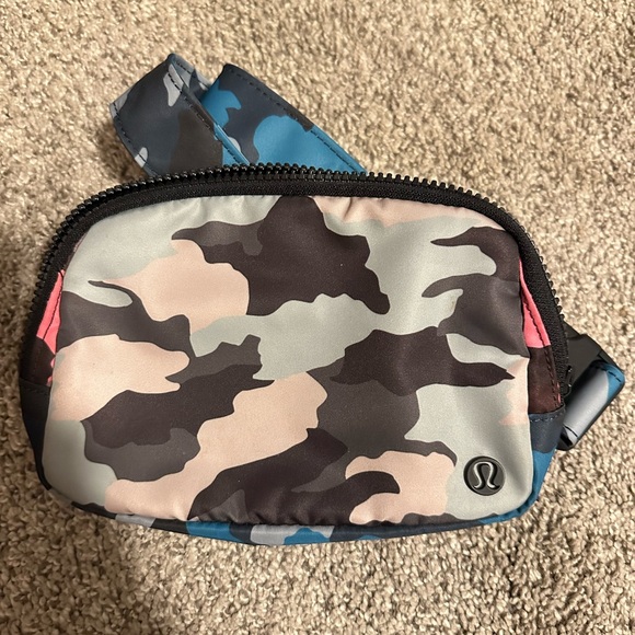 lululemon athletica Handbags - Lululemon Fanny Pack